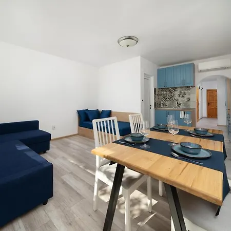 Boutique Blue סבטי ולאס